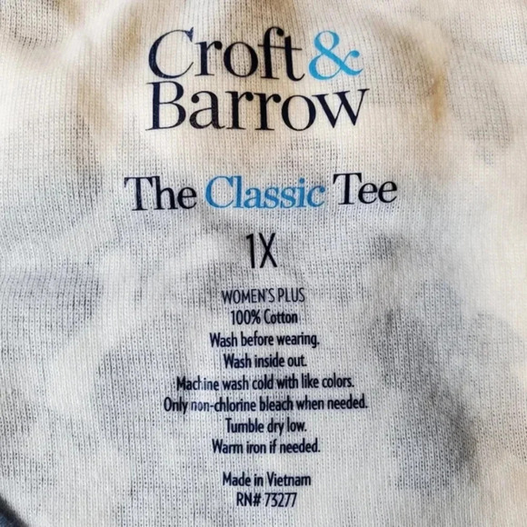 CROFT & BARROW | Essential V-Neck T-Shirt in White & Blue Floral sz 1X - Picture 5 of 8